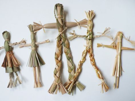 Making Straw Dolls – Jodie Goldring How To Make Wands, Straw Doll, Italian Farm, Lavender Wands, Lavender Uses, Beautiful Farm, High Expectations, Table Set Up, Picnic Rug