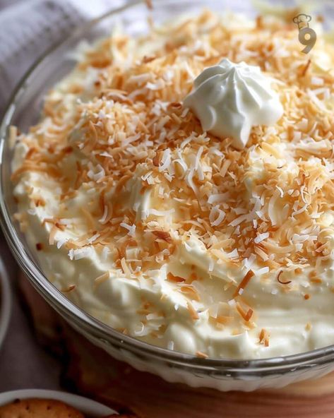 Coconut Cream Pie Dip 1 Coconut Cream Pie Dip, Pie Dip, Cream Dip, Coconut Custard Pie, Pie Flavors, Chocolate Pecan Pie, Coconut Pie, American Recipes, Impressive Recipes