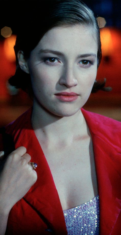 Kelly Macdonald in Trainspotting. T2 will be released on 27th January 2017. Diane Trainspotting, Kelly Macdonald Trainspotting, Trainspotting Scenes, Choose Your Life Trainspotting, Trainspotting 2, Trainspotting Screencaps, Trainspotting Kelly Macdonald, Kelly Macdonald, Celebrity Twins