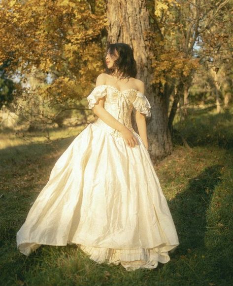 Debut Theme Ideas, Pre Debut Photoshoot, Debut Theme, Fairytale Photoshoot, Tessa Gray, Quinceanera Photoshoot, Debut Photoshoot, Fairy Photoshoot, Debut Ideas