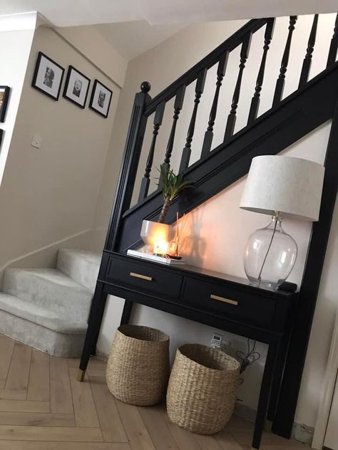 Black Hall Stairs And Landing, Hallway Black Banister, Black And White Landing, Black And Grey Hallway, Black Bannister Ideas, Beige And Black Hallway, White And Black Hallway, Black And White Bannister, Small Upstairs Hallway