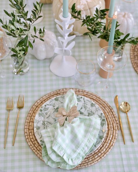 Our green gingham linens look lovely on @lombardandfifth’s west coast table. Love her sunny take of fall 💚 #autumntable #falltable… | Instagram Green Gingham Tablescape, Gingham Tablescape, Gingham Tablecloth, Gingham Linen, Autumn Table, Fall Tablescapes, Green Gingham, Fall Table Decor, Natural Christmas