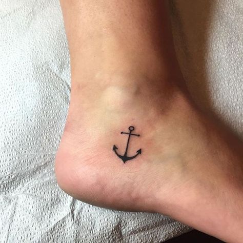 31 Tiny Ankle Tattoos With Big Meanings via Brit + Co Tiny Anchor Tattoo, Back Of Ankle Tattoo, Small Anchor Tattoos, Small Anchor, Anker Tattoo, Petit Tattoo, Tattoo Trend, Small Tattoos With Meaning, Anchor Tattoos