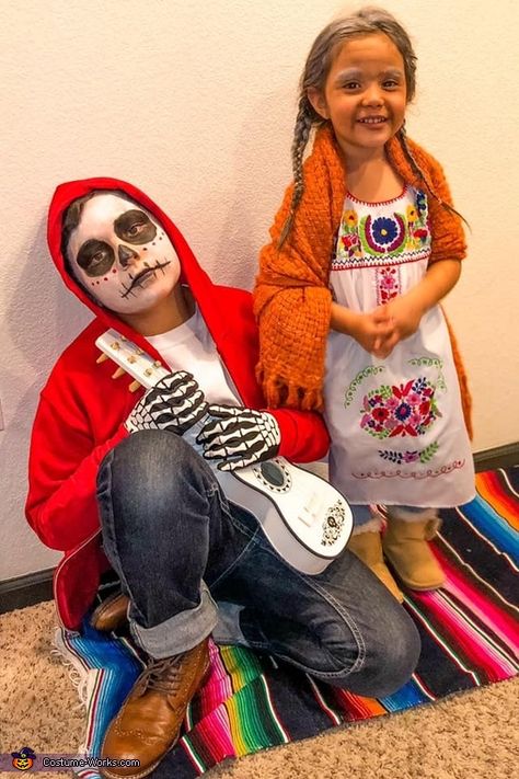 Mama Coco and Miguel - 2018 Halloween Costume Contest Miguel From Coco Costume, Miguel Coco Halloween Costume, Coco Costumes Family, Mama Coco Costume, Coco Costume Ideas, Coco Halloween Costume, Mexican Halloween Costume, Coco Costume, Mama Coco