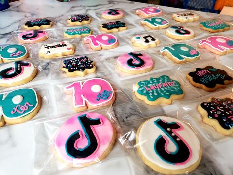 Tik Tok Cookies, Tiktok Cookies, Tiktok Party, Tiktok Birthday, Sweet Birthday Cake, Pastry Design, Cookies Baking, 13th Birthday Parties, Sweet Birthday