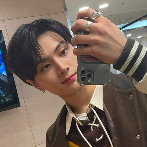 jay. jay enhypen. jay selca. jay icon. # TAGS #jay #jayenhypen #jayselca #jayicon Jay Enhypen, Jay Park, Brown Aesthetic, Fan Fiction, Kpop Guys, Boyfriend Pictures, K Idols, Daniel Wellington, Boyfriend Material