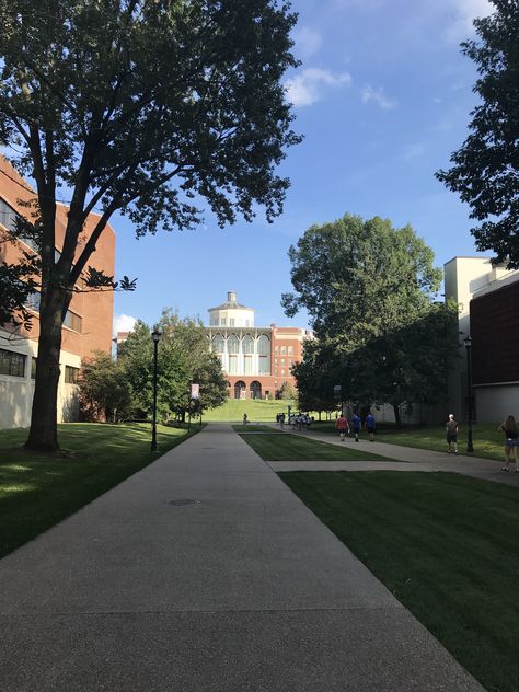 University Of Kentucky Aesthetic, Kentucky Aesthetic, University Of Kentucky Campus, Dorm Aesthetic, Big Blue Nation, Bleed Blue, Dream School, Notre Dame University, Grad Photos