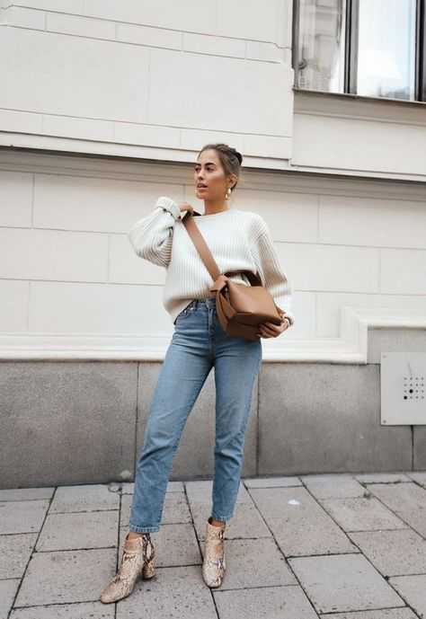 TODAY’S LOOK WITH THE CLASSIC BRACELET Kenza Zouiten, Denim Pullover, Denim Outfits, Pullover Mode, Boating Outfit, Cold Weather Fashion, Street Style Trends, Fall Street Style, Looks Style