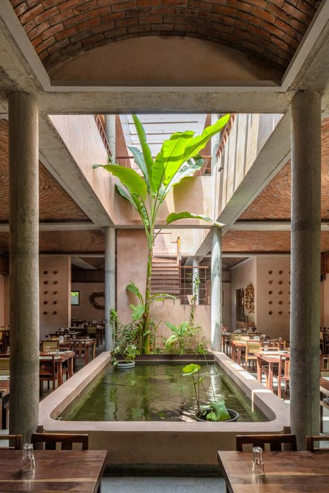 Telugu Medium: Inside a rustic Hyderabad restaurant designed to evoke a wistful nostalgia | Architectural Digest India Villa Palladio, Concrete Planter Boxes, Lime Plaster, Load Bearing Wall, Brick Molding, Brick Architecture, Vernacular Architecture, Indian Architecture, Water Feature