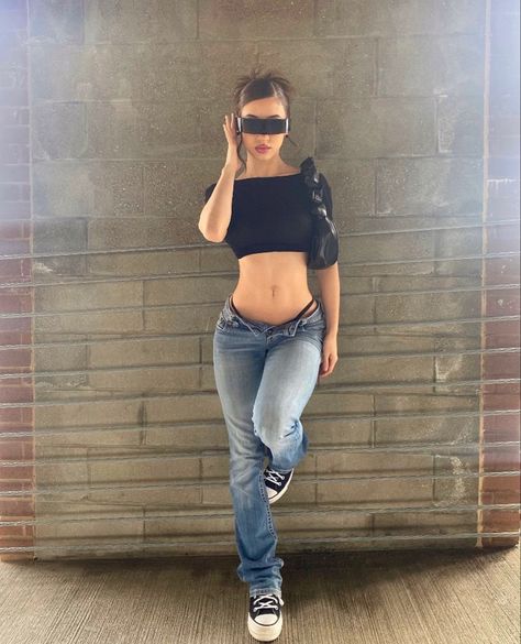 Thong Jeans Outfit, Hollister Outfits, Kalogera Sisters, Hollister Clothes, Designer Jeans For Women, Pants Outfits, Fit Ideas, Dope Outfits, Designer Jeans