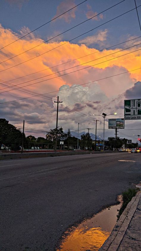 Chile Relleno, Perfect Life, Night Aesthetic, Haikyu!!, Aesthetic Photo, Pretty Pictures, Warm Colors, Beautiful Places, Vision Board