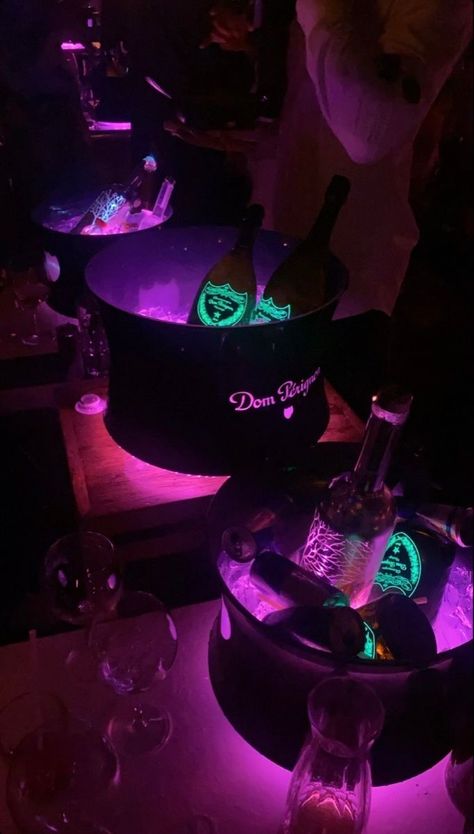 Aesthetic Clubbing, Champagne Aesthetic, Club Nightclub, Sparkling Candle, Party Night Club Aesthetic, Night Club Aesthetic, Nightclub Design, Strong Drinks, Party Night Club