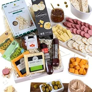 Birthday Baskets For Him, Garlic Olives, Anniversary Gift Baskets, Healthy Gift Basket, Snack Gift Baskets, Gourmet Christmas, Gourmet Meat, Charcuterie Gifts, Water Crackers