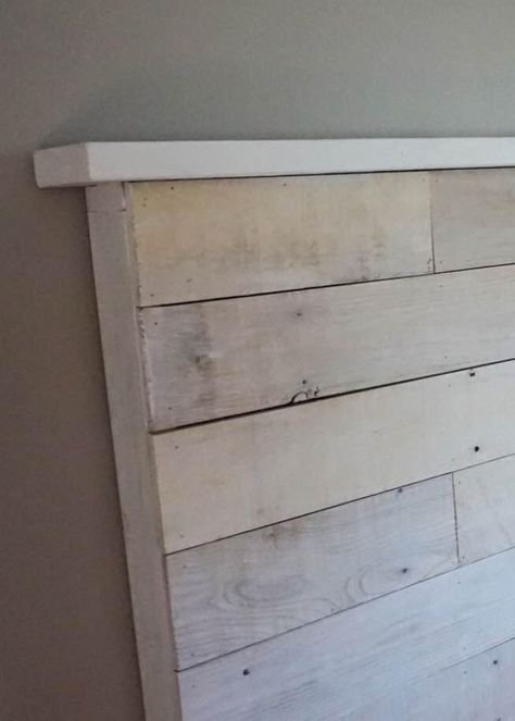 How to Make Your Own DIY Pallet Headboard Make Headboard, Coastal Headboard, Diy Pallet Headboard, Bed Headboard Ideas, Make Your Own Headboard, Pallet Headboard Diy, Extra Space Storage, How To Make Headboard, Pallet Furniture Designs