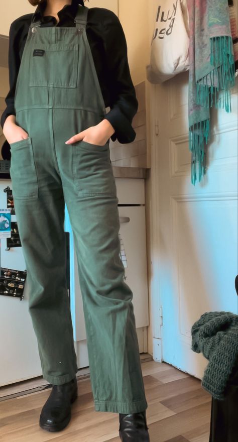 Dark Green Overalls, Jumper Pants Outfit, Green Overalls Outfits, Pixie Pants Outfit, Black And Green Outfit, Denim Jumper Pants, Straykids Concert, Overalls Outfits, Green Overalls