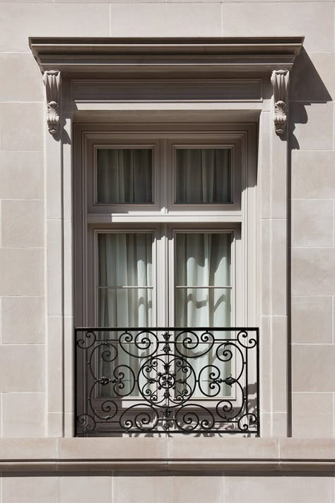 Balcon Mic, Iron Balcony Railing, House Window Design, Classical House, Balcony Railing Design, Classic House Exterior, Iron Balcony, Classic House Design, Neoclassical Architecture