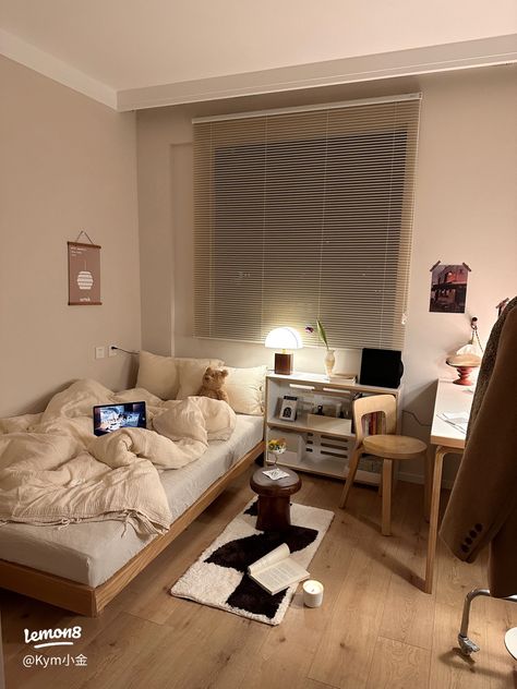 Korean Room Aesthetic Minimalist, Korean Room Ideas Big Spaces, Small Room Ideas Korean Style, Brown White Room Aesthetic, Apartment Korean Style, Minimal Studio Apartment Ideas, Normcore Aesthetic Room, Small Korean Bedroom, Korea Bedroom Style