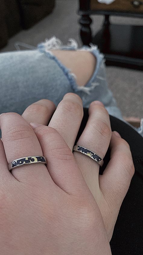 Masculine Promise Ring, Promise Rings For Guys Boyfriends, Matching Promise Rings Couple Unique, Matching Rings Aesthetic, Drawing Outfits, Bff Rings, Matching Promise Rings, Cute Promise Rings, Matching Couple Rings