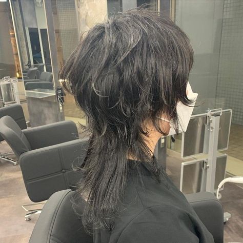 Jellyfish Haircut With Wispy Bangs, Jellyfish Haircut Asian, Short Hair On Top Long In Back, Jellyfish Haircut Long Curly, Blended Jellyfish Haircut, Jellyfish Haircut Short Hair, Nikolai Hair Down, Wolfcut With Undercut, Wolfcut Back View