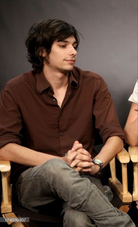 Devon Bostick No Shirt, Devon Bostick Oppenheimer, Devon Bostick Photoshoot, Devon Bostick Wallpaper, Devon Bostick Blonde, Devin Bostick, Rodrick Rules, Hot Emo Guy, Rodrick Heffley