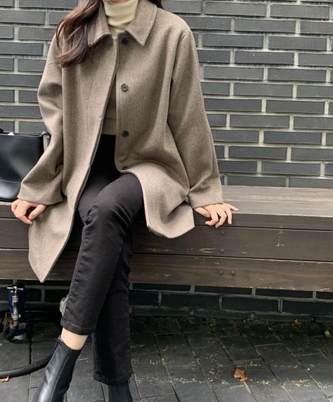 Beige Shirt Outfit Winter, Beige Short Coat, Modest Classy Outfits, Beige Winter Coat, Indie Dress, Korean Ootd, Casual Academia, Summer Lifestyle, Outfit Korean