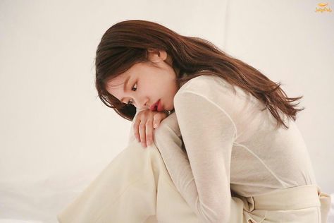 Jung Somin Photoshoot, Jun So Min, Wattpad Ideas, Jung Somin, Gu Family Book, Kdrama Fashion, Playful Kiss, Korean Drama Series, Girls Korean