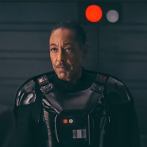 Moff Gideon, Giancarlo Esposito, Top Tv Shows, Top Tv, Star Wars Men, Star Wars Film, Star Wars Universe, Breaking Bad, Long Time Ago