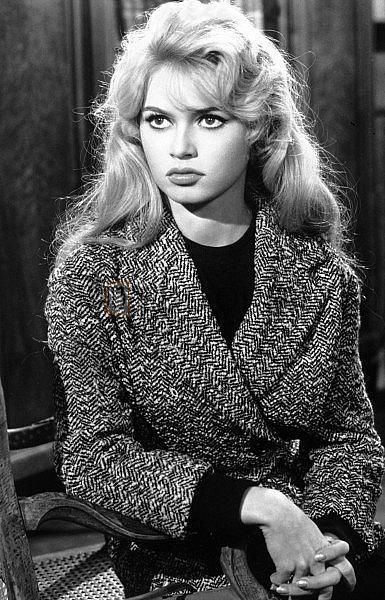 Brigitte Bardot, 1958 Brigitte Bardot Movies, Bridgette Bardot, Bridget Bardot, And God Created Woman, Bardot Style, Outfit Vintage, Actrices Hollywood, French Actress, Blonde Bombshell