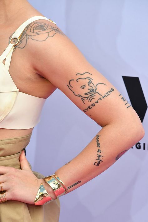 Can You Spot These Beautiful Celebrity Tattoos From Award Season 2017? Halsey Tattoo, Halsey Red Carpet, Let You Go, It Hurts Me, Billboard Music, Celebrity Tattoos, Billboard Music Awards, Halsey, Music Awards