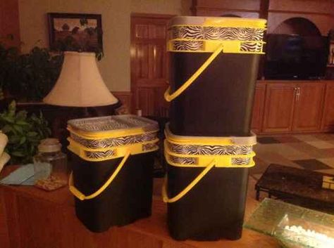 18 Practical Ways To Repurpose Kitty Litter Containers Repurposed Cat Litter Bucket, Diy Storage Containers, Reuse Containers, Bucket Ideas, Tidy Cats, Kids Toy Store, Diy Storage Rack, Kitty Litter, Chicken Run