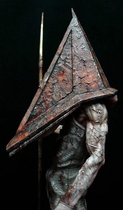 Rendered Beauty: Japanese Figure Sculptors "Headlong" Pyramid Head Red Pyramid Thing, Triangle Head, Red Pyramid, Pyramid Head, Halloween Craft Projects, Joker Pics, Silent Hill 2, Head Tattoos, Best Horrors