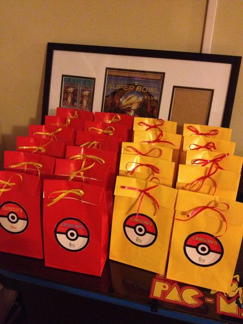 Pokemon Party Bags, Pokemon Night, Pokemon Party Favors, Pikachu Party, Pokemon Party Decorations, Goodie Bag Ideas, Pokemon Themed Party, Pokémon Birthday, Pokémon Party