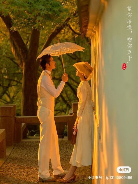 Prewed Ala Korea, Chinese Wedding Photos, Pre Wedding Photoshoot Theme, Prenuptial Photoshoot, Korean Wedding Photography, Pre Wedding Photoshoot Outfit, Wedding Photoshoot Props, Wedding Photo Books, Pre Wedding Shoot Ideas