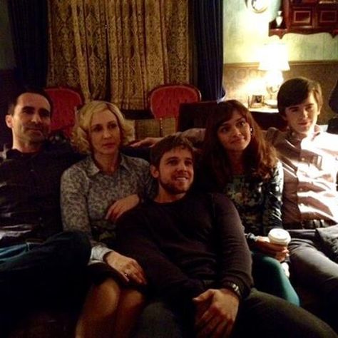 Bates Motel House, Bates Motel Cast, Freddie Highmore Bates Motel, Good Doctor Series, Norma Bates, Max Thieriot, Olivia Cooke, Norman Bates, Freddie Highmore