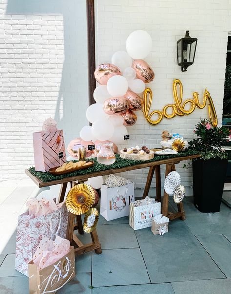 Baby Shower Gifts Table, Gift Table Baby Shower Ideas, Baby Shower Present Table, Baby Shower Gift Table Ideas, Gift Table Baby Shower, Baby Shower Ideas Outdoor, Outdoor Baby Shower Ideas, Baby Shower Gift Table, Kylie Baby Shower