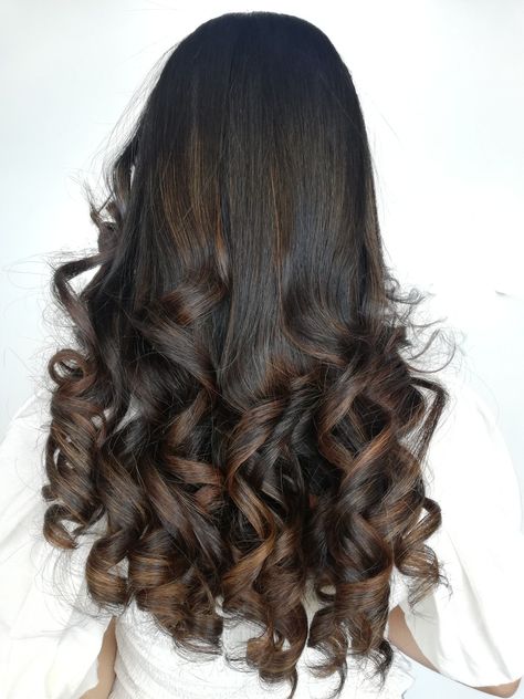 Soft Curls Hairstyles, Curly Ends Hairstyles, Soft Curl Hairstyles, Indian Hair Cuts, Party Hairstyle, Brown Straight Hair, Latina Hair, Different Curls, Birthday Hairstyles