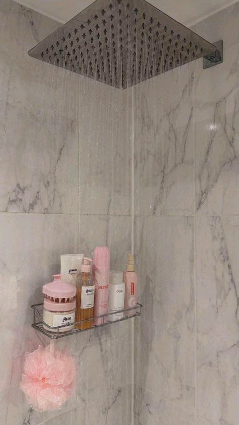 Shower Astethic, Pink Shower Aesthetic, Everything Shower Aesthetic, Shower Aesthetic, Aesthetic Shower, Girly Bathroom, Bath Aesthetic, Pink Lifestyle, Aesthetic Bathroom