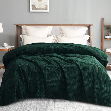 Amazon.com: Exclusivo Mezcla King Size Jacquard Weave Wave Pattern Flannel Fleece Velvet Plush Bed Blanket as Bedspread/Coverlet/Bed Cover (90" x 104",Forest Green) - Soft, Lightweight, Warm and Cozy : Home & Kitchen Plush Bed, Blanket For Bed, Queen Size Blanket, Green Blanket, Black Blanket, Patterned Bedding, Coverlet Bedding, Brown Sofa, Blue Bedding