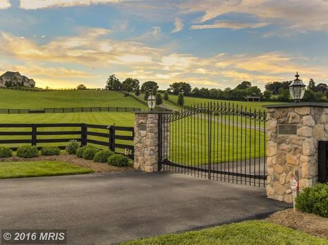 Farmhouse Driveway Gate, 2 Story Great Room, Driveway Entrance Landscaping, Farm Entrance, Riding Arena, Hay Loft, Yard Gate, Horse Barn Designs, Country Fences