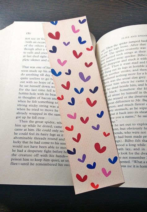 Homemade Bookmarks, Handmade Bookmarks Diy, Penanda Buku, Bookmarks Diy, Diy Crafts Bookmarks, Bookmarks For Books, Creative Bookmarks, Bookmark Craft, Handmade Bookmarks