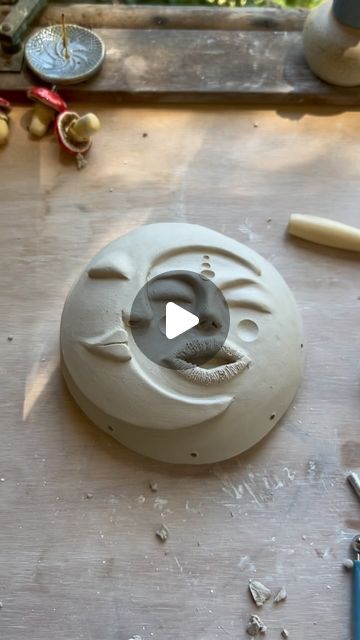 Air Dry Clay Incense Burner, Pottery Sun, Ceramic Sun, Ceramics Sculpture, Ceramic Art Sculpture, Sculpture Art Clay, Air Dry Clay Projects, Pottery Videos, Garden Pottery