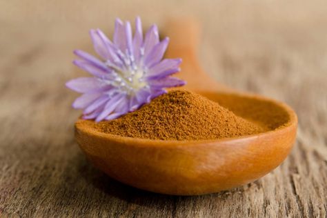 chicory coffee powder ©iStock Bell Pepper Salad, Vegan Main Course, Baked Oatmeal Cups, Chicory Coffee, Coffee Substitute, Lemon Drop Martini, Oatmeal Cups, Coffee Alternative, Chicory Root