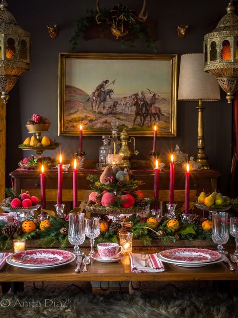 Far Above Rubies: An English Christmas English Christmas, Tafel Decor, Colonial Christmas, Christmas Tablescape, Home Decoration Ideas, Christmas Tablescapes, Christmas Dining, Christmas Table Settings, Victorian Christmas