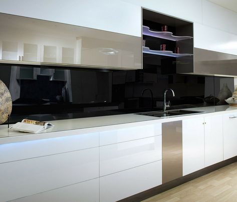 A black colored high gloss acrylic wall panel kitchen backsplash creates a sleek contemporary look | Innovate Building Solutions Acrylic Shower Walls, Acrylic Wall Panels, Kitchen Wall Panels, High Gloss Kitchen, Contemporary Style Kitchen, Gloss Kitchen, White Tile Backsplash, Backsplash Panels, Shower Wall Panels