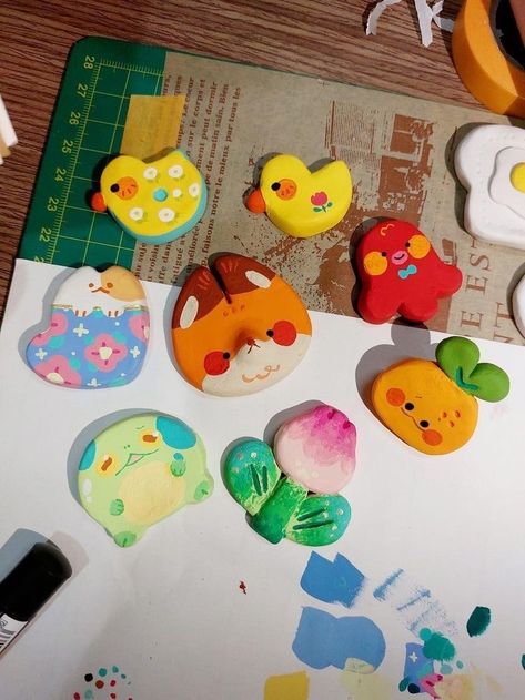 Kawaii 3d Print, Random Crafts Diy, Cute Clay Art Ideas Aesthetic, Anime Clay Pins, Clay Pins Diy, Cute Clay Pins, Cute Clay Creations, Cute Clay Art, Polymer Clay Pins