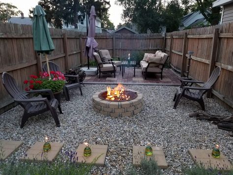 Fence Border, No Grass Backyard, Cheap Backyard, Backyard Seating, Cozy Backyard, Backyard Renovations, Backyard Remodel, Edging Ideas, Modern Backyard