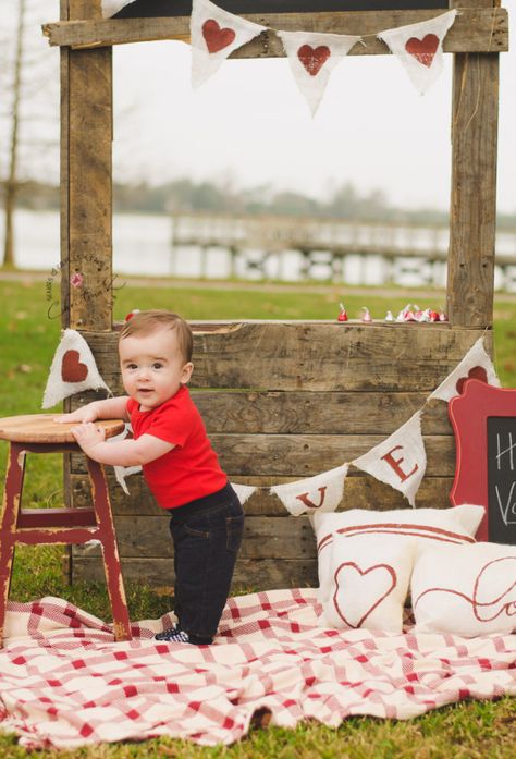 Kissing Booth Photoshoot, Booth Photoshoot, Fall Baby Photos, The Kissing Booth, Valentine Mini Session, Mini Photo Sessions, Valentine Photo Shoot, Holiday Portraits, Photography Mini Sessions