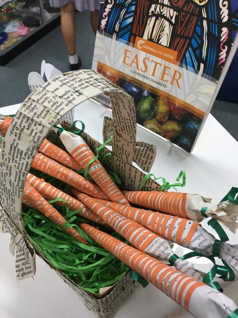 Easter 2017 Easter Library Displays, Recycled Book Crafts, School Library Displays, Library Boards, Recycled Book, Media Specialist, Library Displays, Library Decor, Book Display