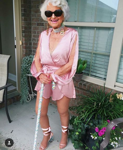 Baddie Winkle, Summer Dresses For Wedding Guest, Wedding Guest Outfit Summer, Fall Hair Colors, Volleyball Hairstyles, Dresses To Wear To A Wedding, Silver Hair, Wedding Guest Outfit, Fall Hair