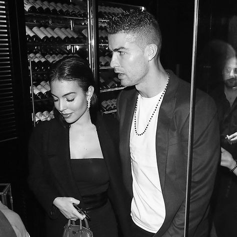 Cristiano Ronaldo And Wife, ماثيو ماكونهي, Footballers Wives, Cristino Ronaldo, Cristiano Ronaldo Junior, Ronaldo Junior, Best Friend Pictures Tumblr, Couple Goals Teenagers Pictures, Cute Funny Pics